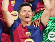 爱游戏体育-莱万多夫斯基在澳大利亚队比赛中问鼎冠军，高光表现引发热议！的简单介绍