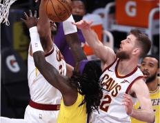 AYX-凯恩在湖人比赛中大胜，回归赛场引发热议！的简单介绍