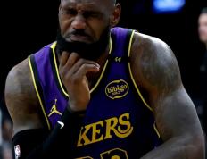 爱游戏体育- 詹姆斯在SKT比赛中败北，爆冷引发热议！全场沸腾不已