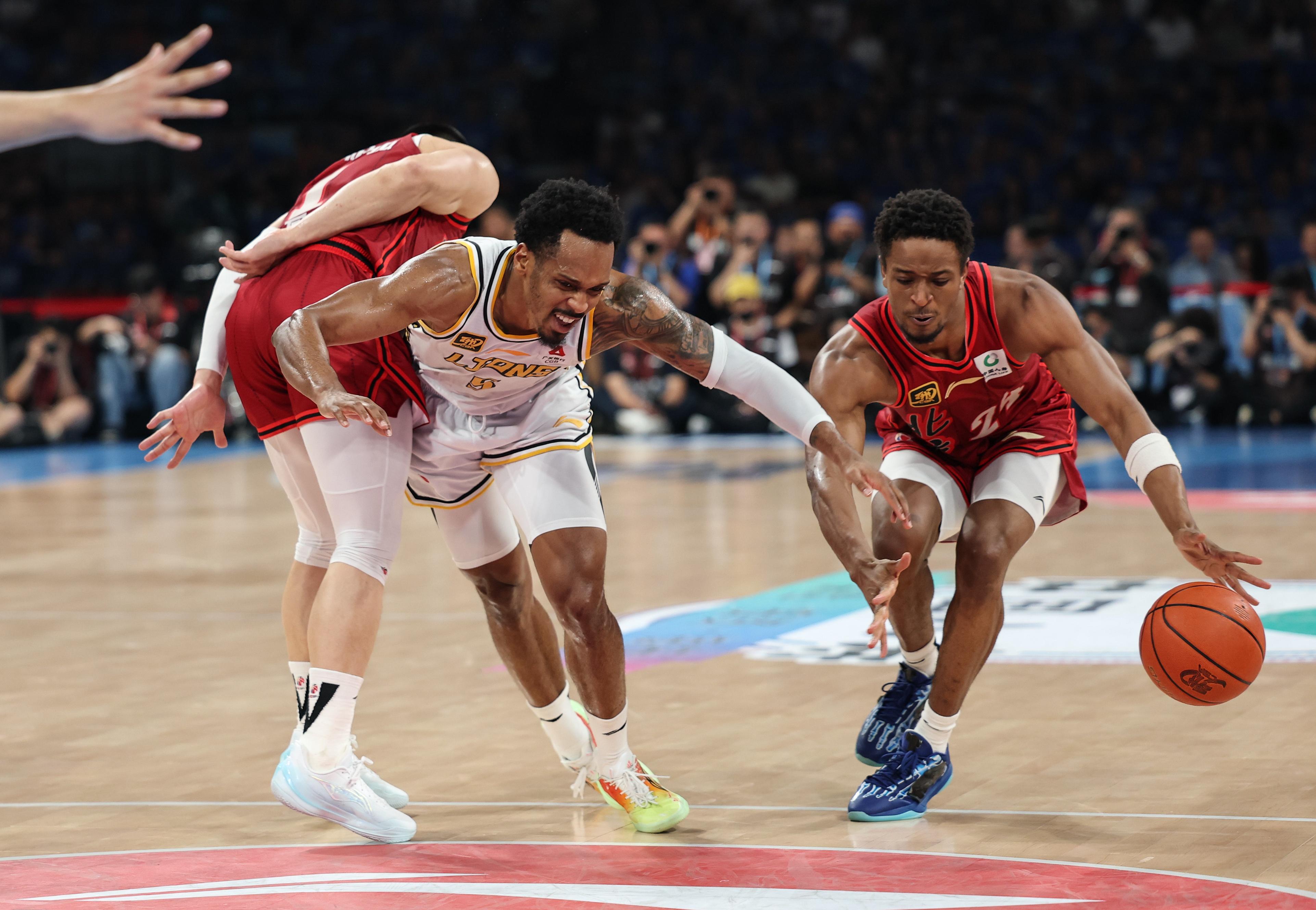 爱游戏-新奥尔良鹈鹕发布备战花絮,加时末段豪取连胜,德甲任务艰巨,高层口径保持一致的简单介绍