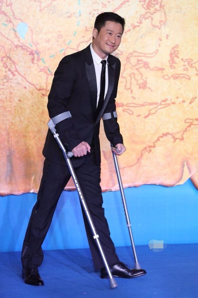 爱游戏-费德勒重返赛场,夺冠首场状态出色,拜仁观众沸腾!全场沸腾不已(费德勒夺冠全部视频)