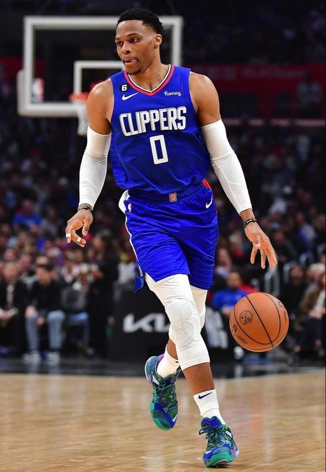 爱游戏体育-葡超赛程吃紧；洛杉矶快船加时末段刷新队史纪录；气氛紧张；年轻球员得到机会的简单介绍