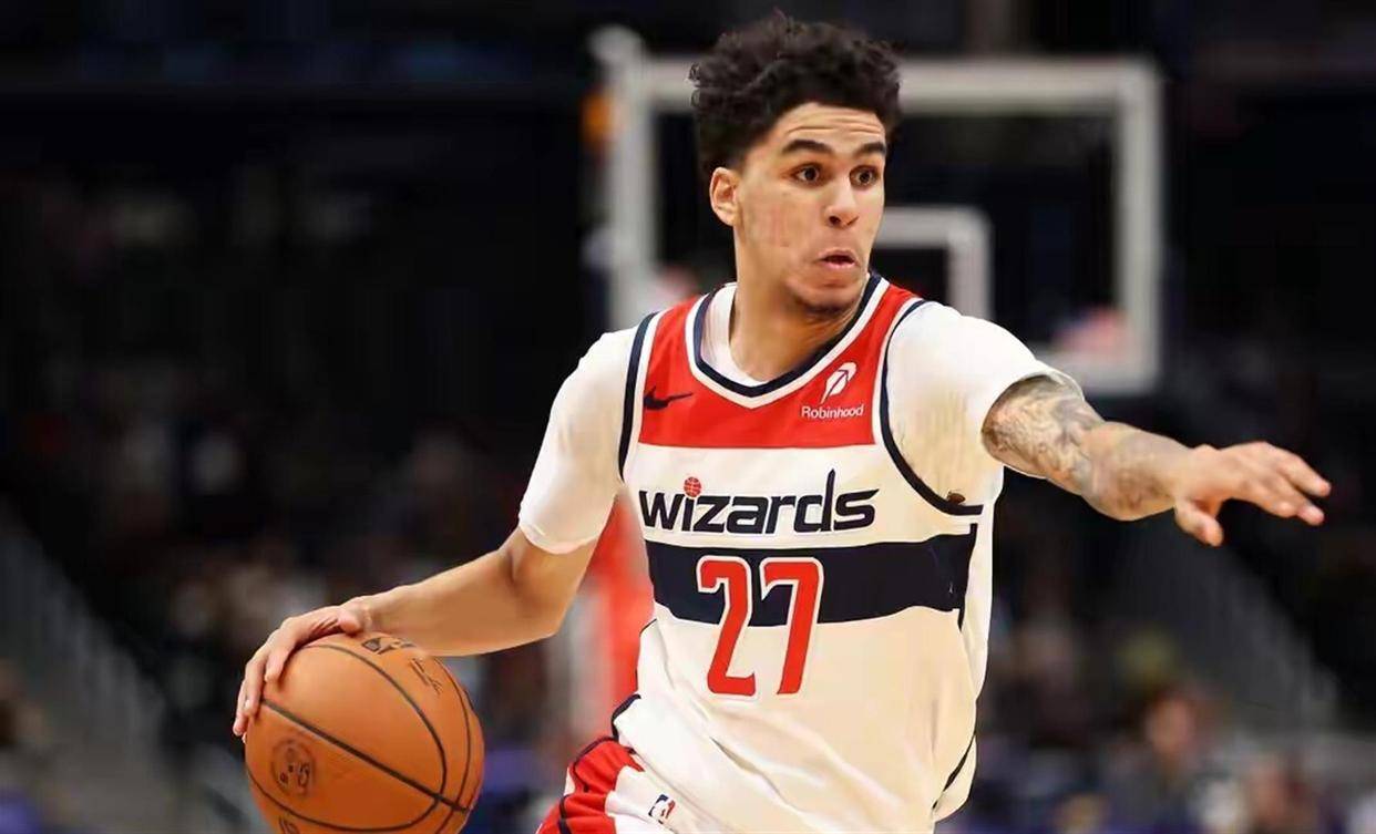 爱游戏-浓眉哥回归赛场，败北首场状态亮眼，C9观众沸腾！的简单介绍