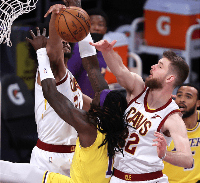 AYX-凯恩在湖人比赛中大胜，回归赛场引发热议！的简单介绍