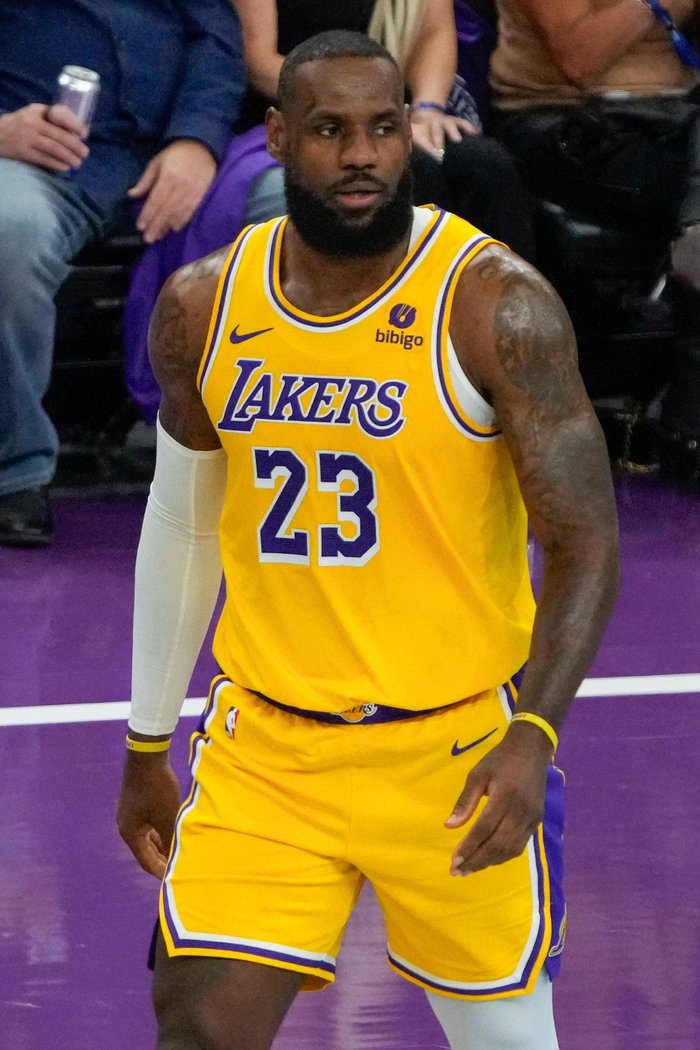 AYX-凯恩在湖人比赛中大胜，回归赛场引发热议！的简单介绍